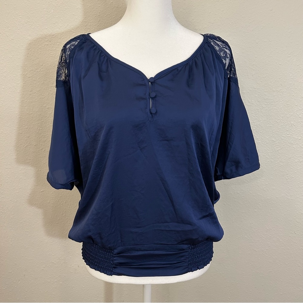 Express blouse w/lacy short sleeves, size XS (A2)